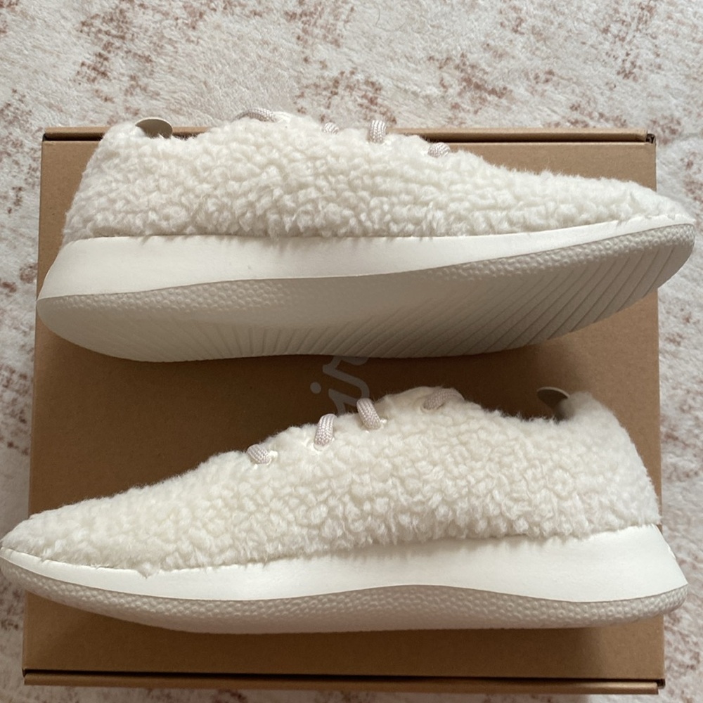 Allbirds Women’s Wool Runner Fluff Sz. 8 White - Picture 3 of 8